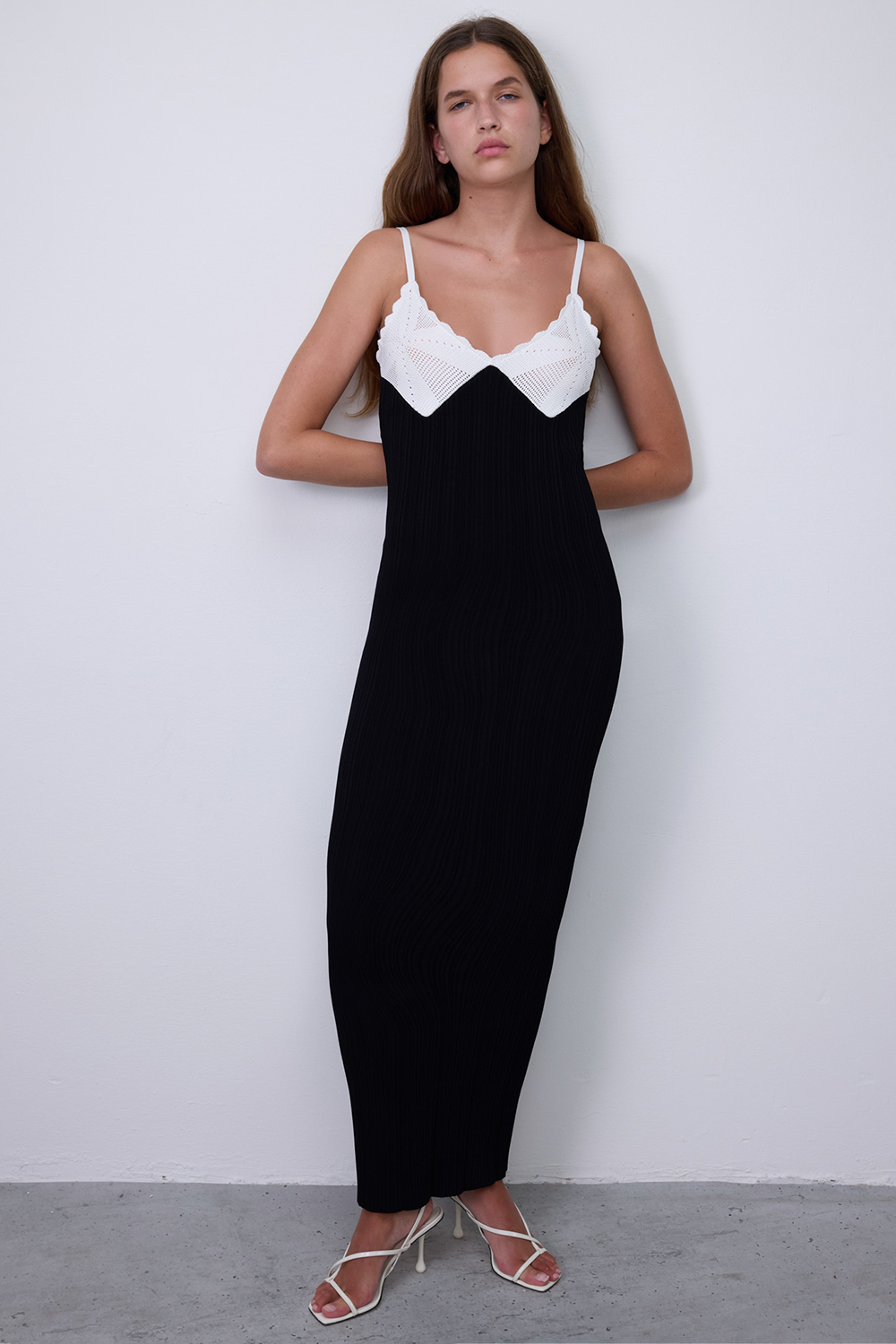 תמונת כל הלוק של שמלת קרושה אמבר